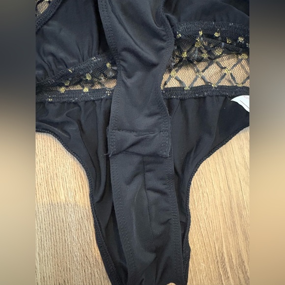 Pretty Little Thing bodysuit - Picture 8 of 9